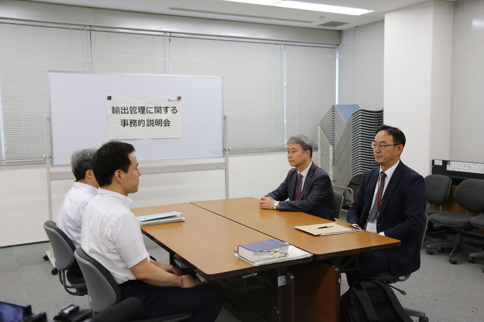 https://livedoor.blogimg.jp/gensen_2ch/imgs/1/8/18d9b39a.jpg