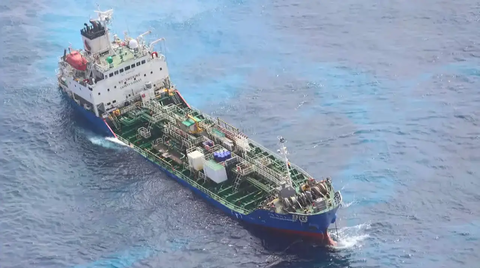 鹿児島で韓国籍ケミカルタンカー座礁、積み荷の化学物質や油が流出(thumb)