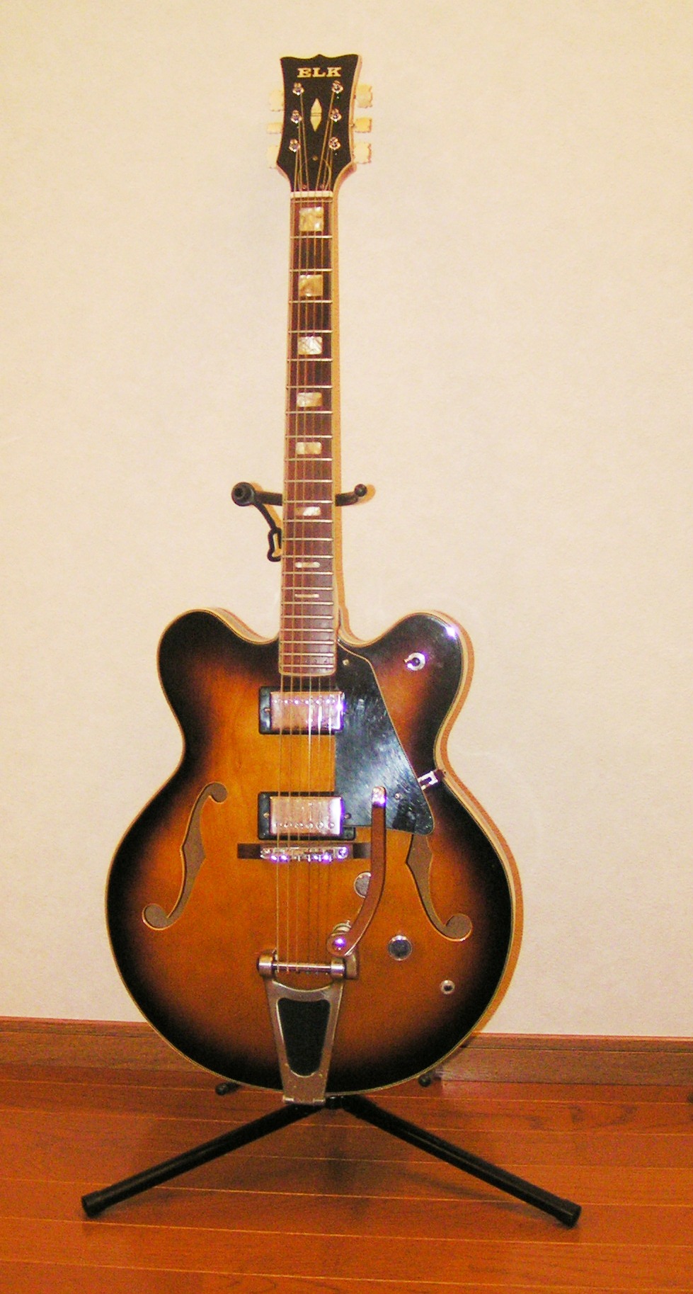 マイ楽器7 ELK セミアコ : レシーブ二郎の音楽日記