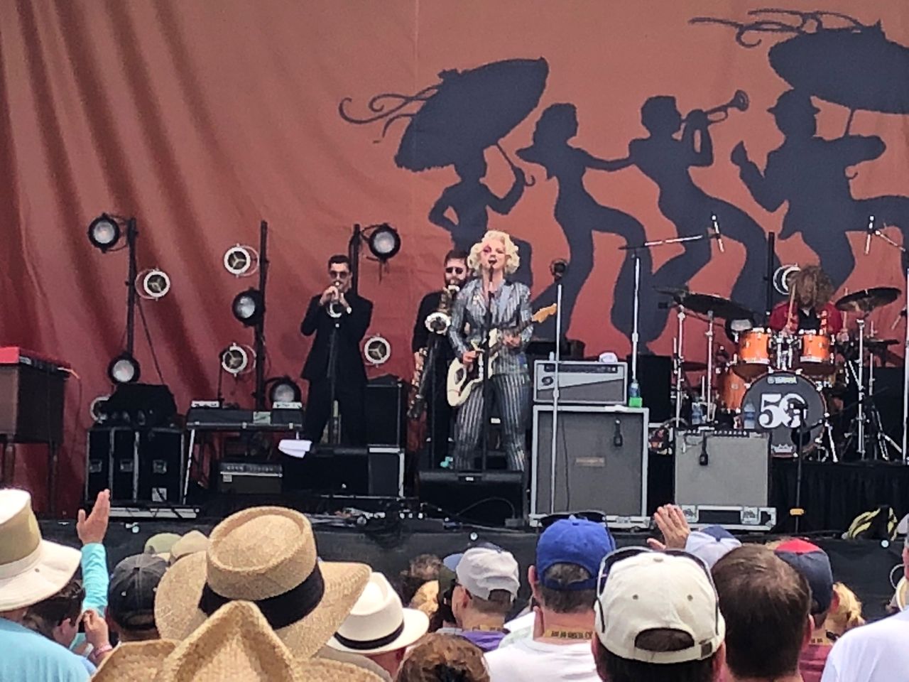 Samantha Fish At New Orleans Jazz Fest 19 5 2 レシーブ二郎の音楽日記 Samantha Fish At New Orleans Jazz Fest 19 5 2 レシーブ二郎の音楽日記