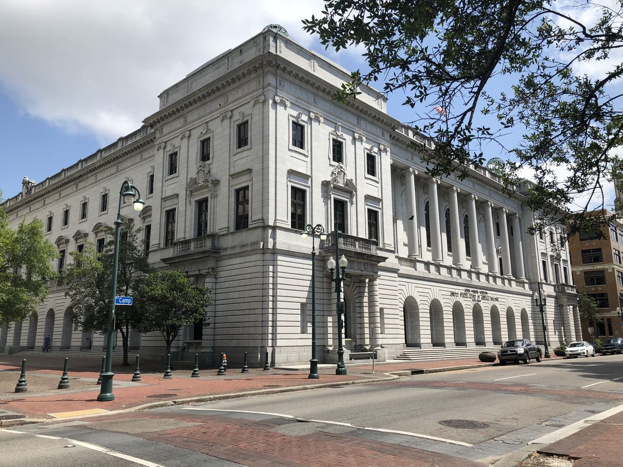 セントラル ビジネス ディストリクトを歩く レシーブ二郎の音楽日記