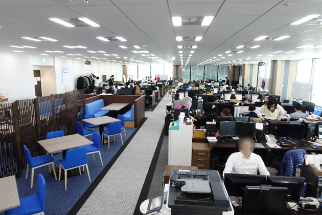 4月に18年新卒が20名入社するにあたり、増席+コミュニケーションスペースを新設することになり、W杯ロシア大会の開幕を待たずして、あえなくオフィス内サッカーコートが消滅となりました。。。