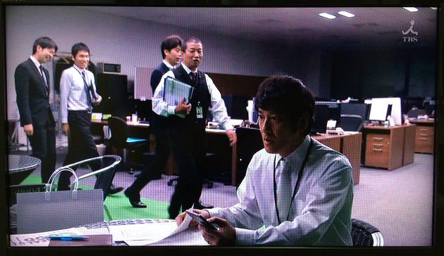「入金まだか?」のような声をかけられるシーン。弊社営業部でもあるような、ないようなシーンに思わずドキっとしました(笑、2回目)