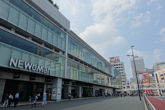 すぐに左側(西新宿方面)に行くといつものこの景色