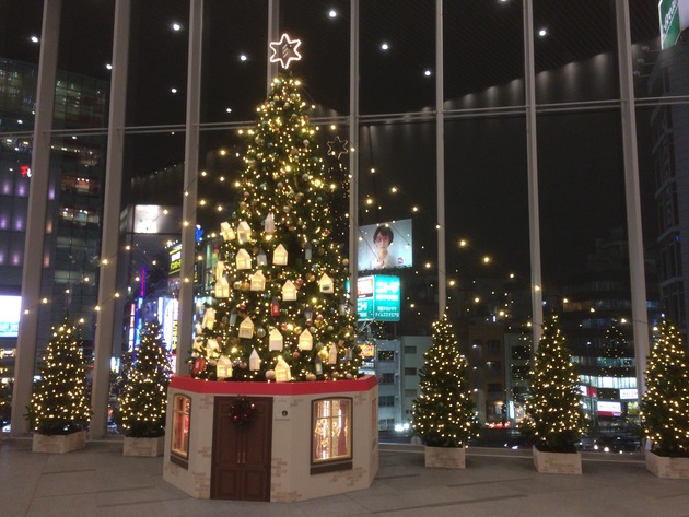 毎日この前を通るのでクリスマス気分が味わえます