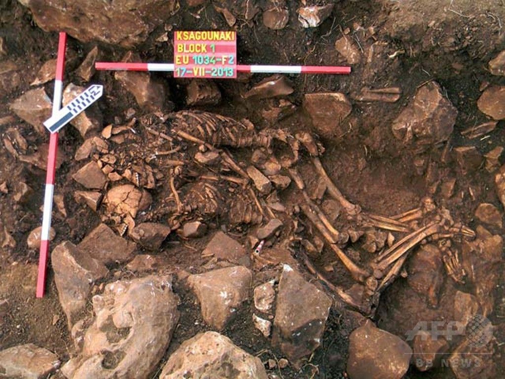 考古学 抱き合う男女の埋葬遺骨 先史遺跡で発見 ギリシャ ジオろぐ 考古学 抱き合う男女の埋葬遺骨 先史遺跡で発見 ギリシャ ジオろぐ
