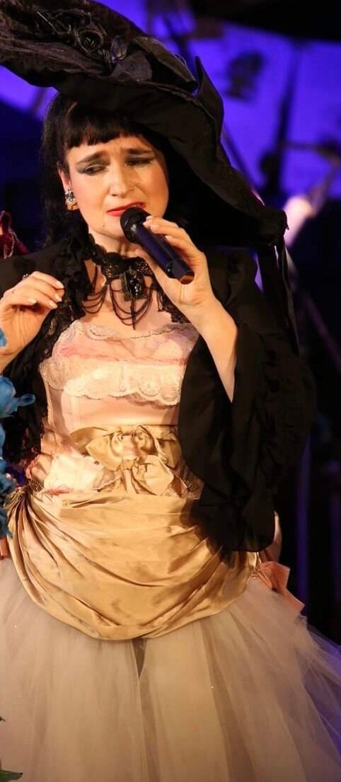 2.Lynne