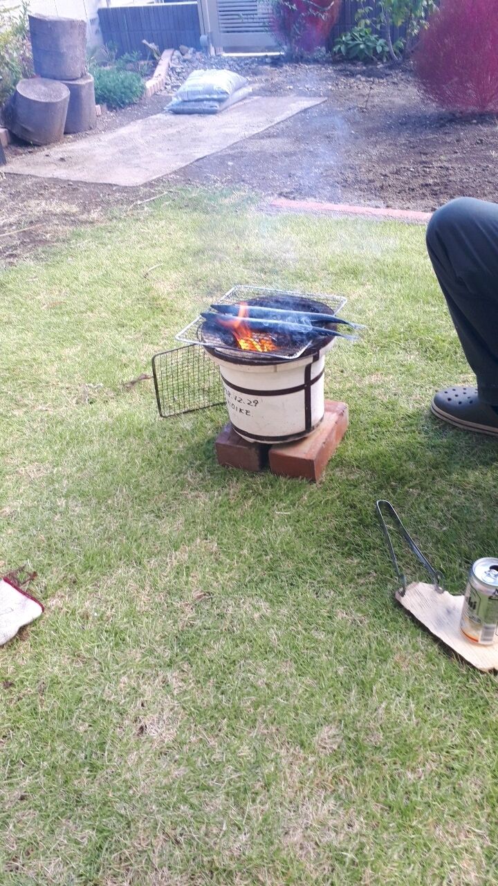 食事会 庭で秋刀魚を焼いて秋を語ろう
