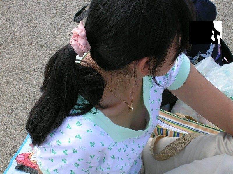 画像 女が前屈みになった時に胸元覗く奴ｗｗｗ エロエロ速報エロエロ