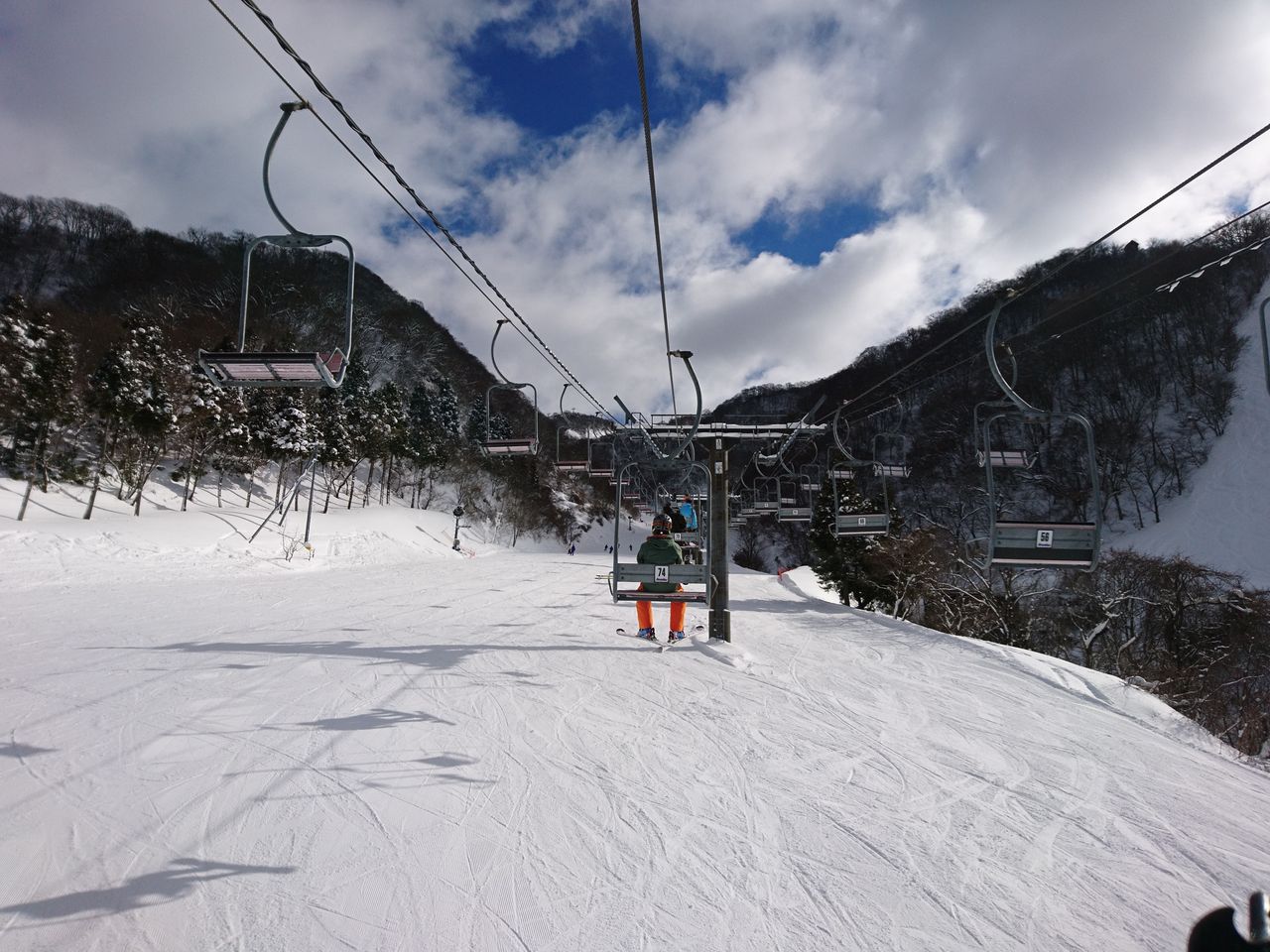 奥伊吹スキー場 第8パラレルペアリフト 太陽と吹雪