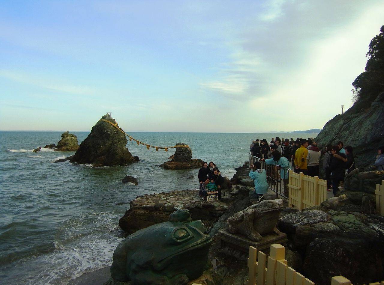 伊勢市 二見興玉神社 夫婦岩とカエル岩とカエル達 カエル好きの大磯生活