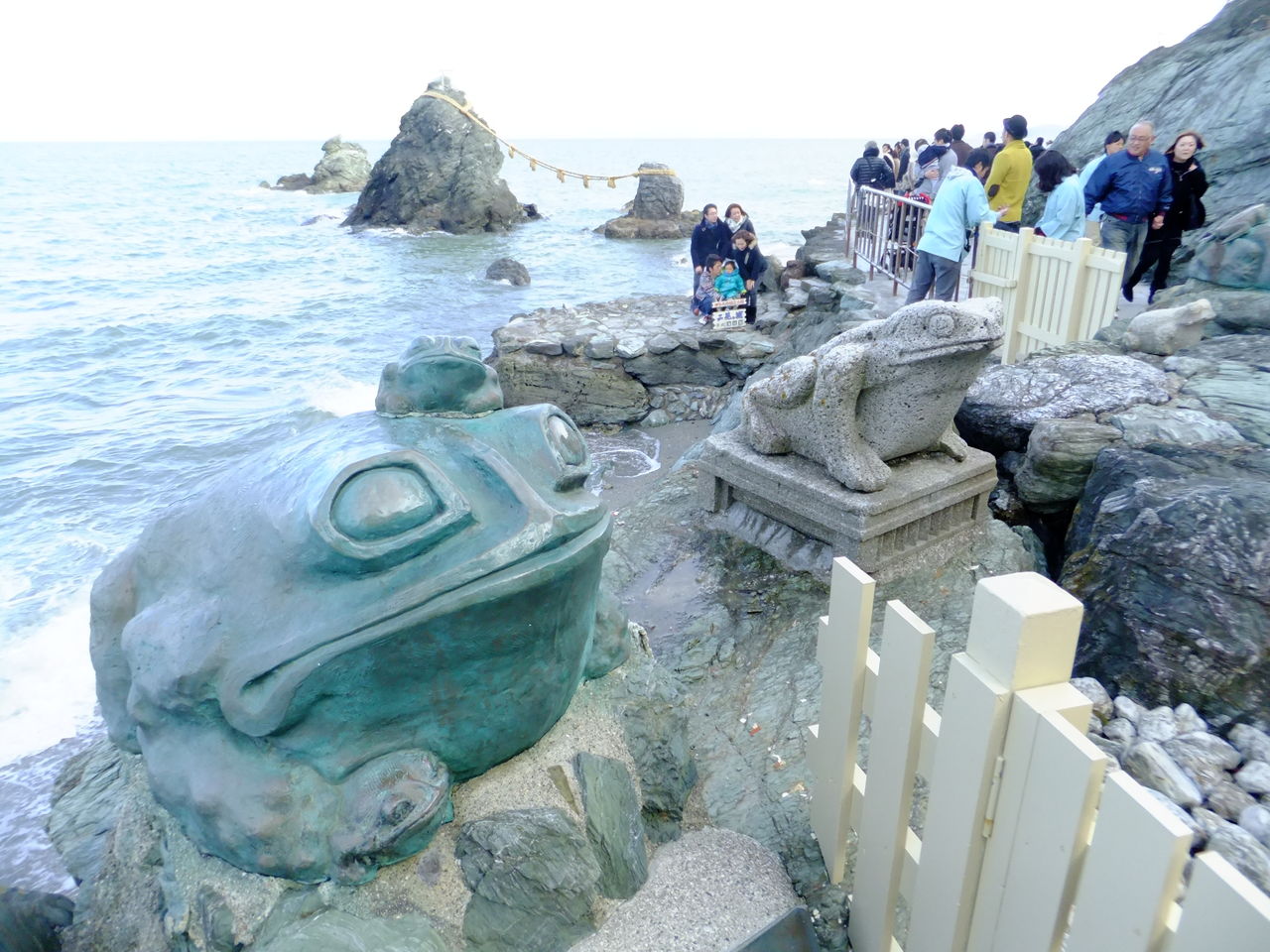 伊勢市 二見興玉神社 夫婦岩とカエル岩とカエル達 カエル好きの大磯生活 伊勢市 二見興玉神社 夫婦岩とカエル岩とカエル達 カエル好きの大磯生活
