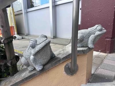 福島県本宮市本宮平井　東北道　安達太良SA下り 石カエル