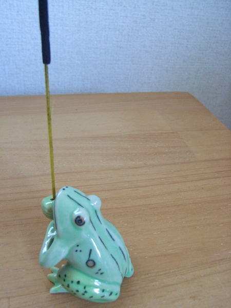 カエルのお香たて カエル好きの大磯生活