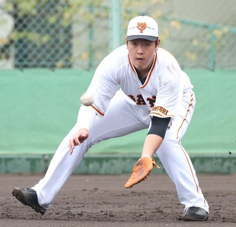 巨人・岡本和真「景色が180度違う」 3年ぶり一塁守備