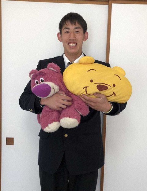 巨人ドラ4石田、相棒のぬいぐるみと入寮「寝る時に近くにあった方が落ち着く」