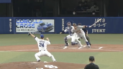 【巨人】小林誠司、勝ち越し2点タイムリー！ 塁上でガッツポーズ！！