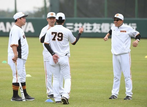 巨人・大久保コーチが小林誠司を熱血指導「2割5分は打てる。今までは教えが悪かっただけ」