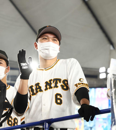 巨人・坂本「いろいろあったシーズン。何が正解か分からない」 現状維持６億円でサイン