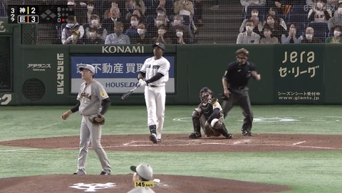 弾丸ライナーで上段席へ！！ ポランコ、特大ホームラン！！！！