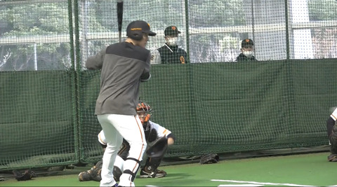 【朗報】巨人キャンプで投手・三上 × 打者・梶谷