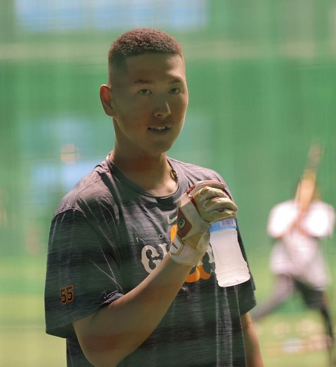 【画像】巨人・秋広、気合いの入った髪型になる