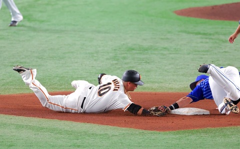 巨人・中田翔、神の手ヘッスラ スタンドどよめき