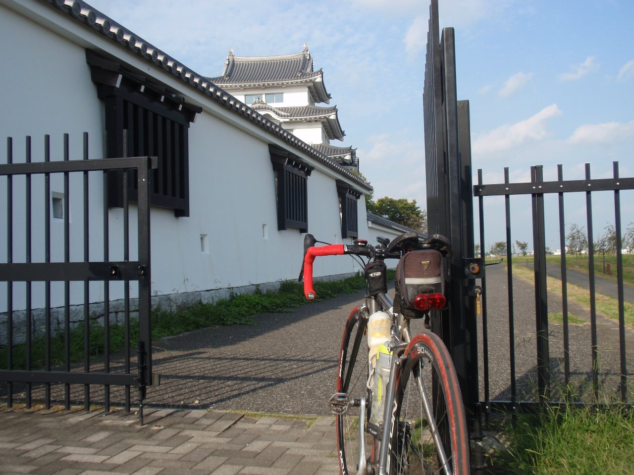 ここからコスモスルームまで自転車で