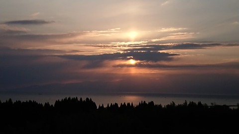 富山湾　朝日