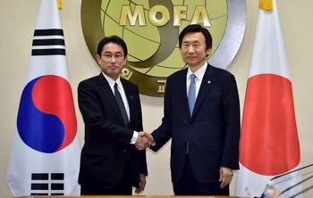 【韓国】朴大統領、外交長官の「３カ月追加交渉」意見黙殺し「１２・２８慰安婦合意」強行[11/22] [無断転載禁止]©2ch.net