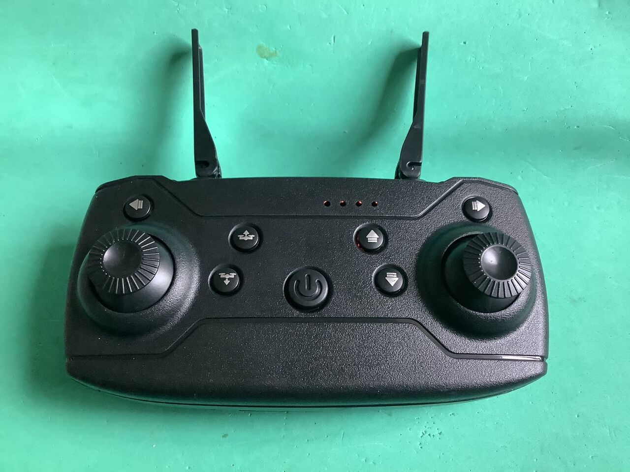 4Kカメラ付きおもちゃの折り畳み式ドローンで遊んでみた