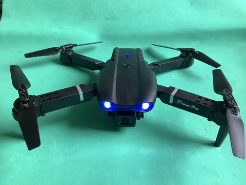 4Kカメラ付きおもちゃの折り畳み式ドローンで遊んでみた