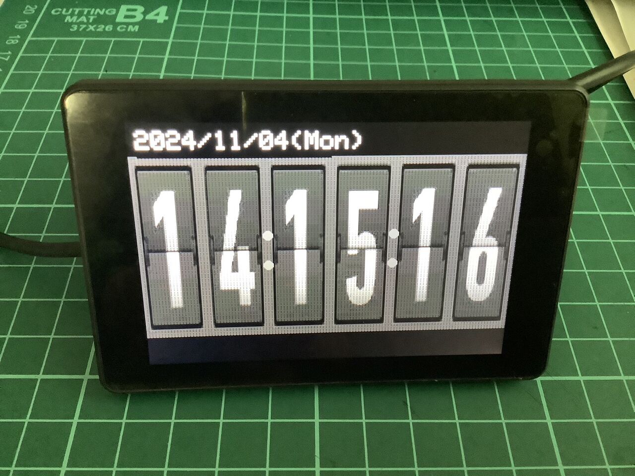 JC3248W535 ESP32S3 にてパタパタ時計もどきを表示させてみた : Skyzoo