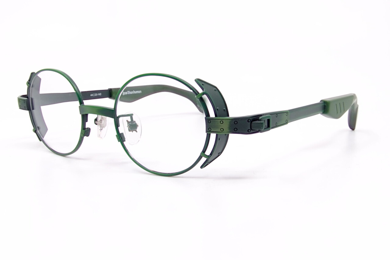 キリコがかけるウドのメガネは渋い