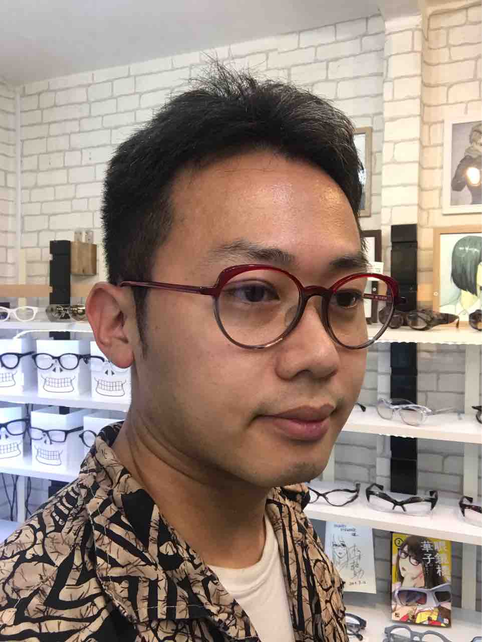 男性がかけてもかっこいい鮮やかな赤 Res Rei Caipirinha Gilbert Eyewear From 中野ブロードウェイ