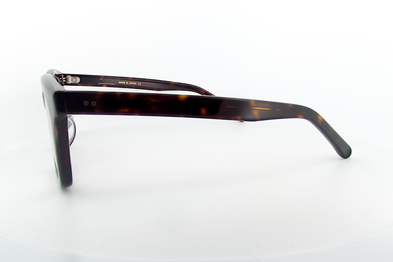 ロックな英国スタイルを演出 QWON eyewear ACL : GILBERT EYEWEAR from