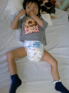 2歳5か月in病室 ライチカフェ Annex