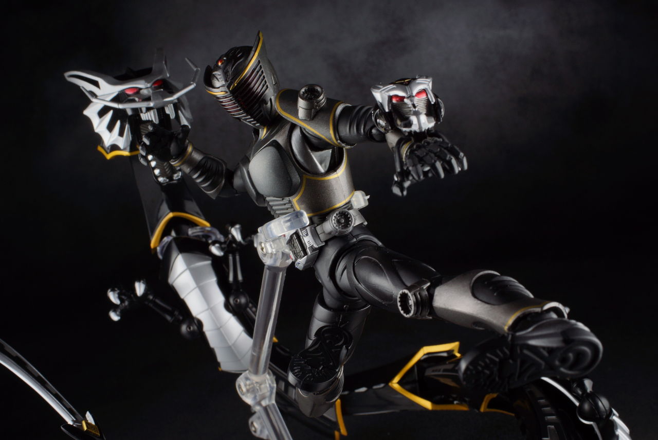 S H フィギュアーツ 仮面ライダーリュウガ ドラグブラッカー レビュー ぎんの気まぐレビュー