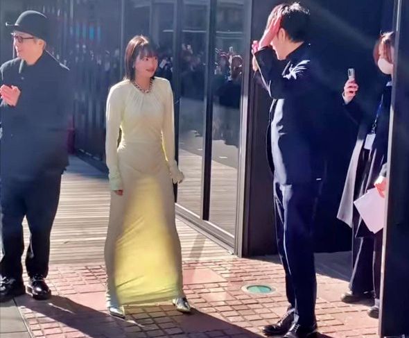 広瀬すず、いやらしい！透け過ぎて股間のカタチが見えちゃってるね