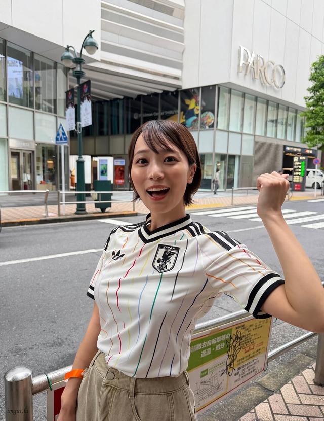 今井春花アナ、白ユニおっぱいの膨らみをムギュムギュ押し当ててるぞ！