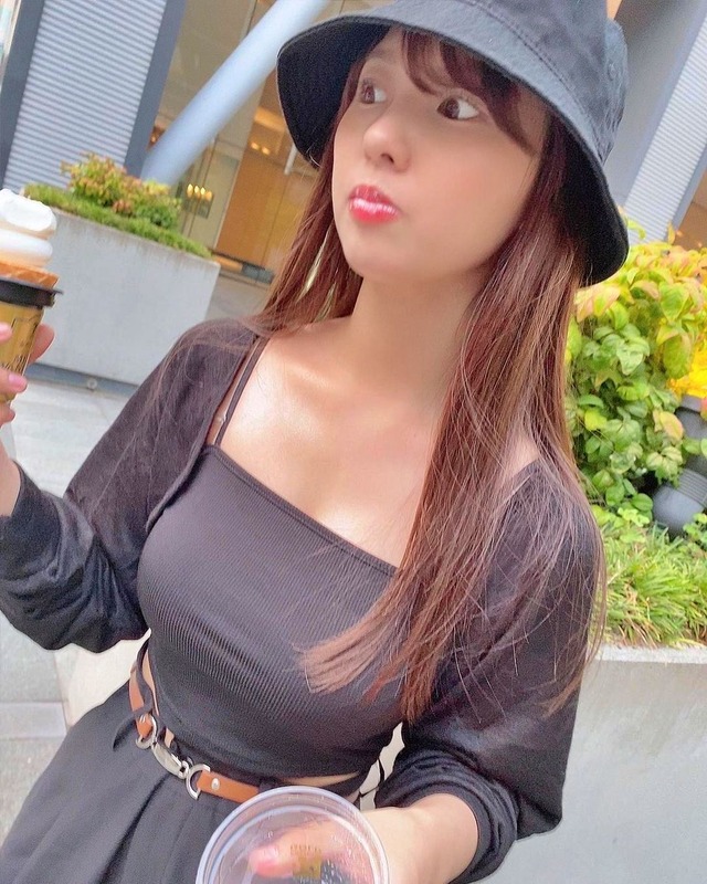 元NMB48本郷柚巴、こんなにエロい姿を見せた格好で街歩いてるなんて
