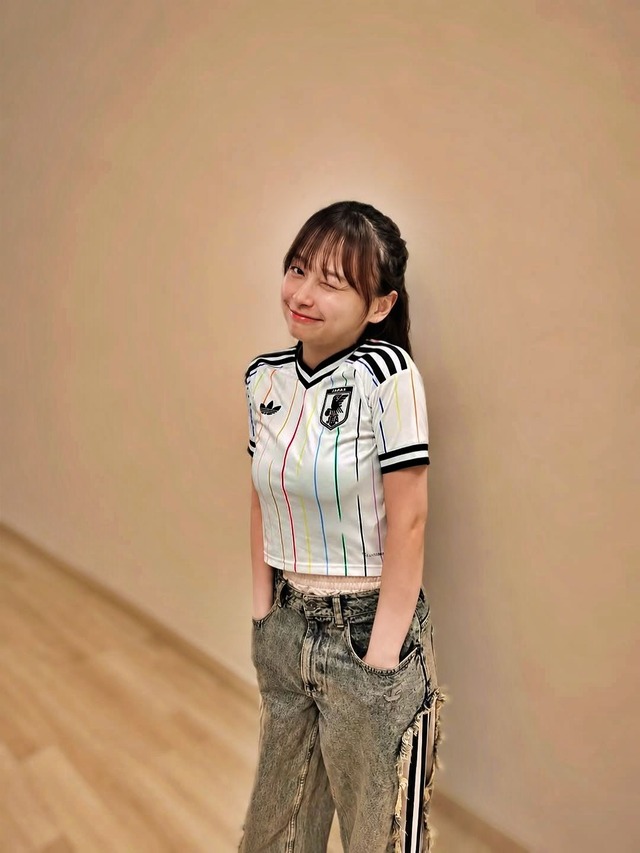 【朗報】影山優佳、ブラ透けおっぱい!またまたピチユニ姿を披露
