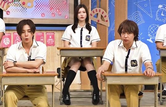 めるる、パンチラ！ミニスカの内腿がプルプル揺れてるタマランち