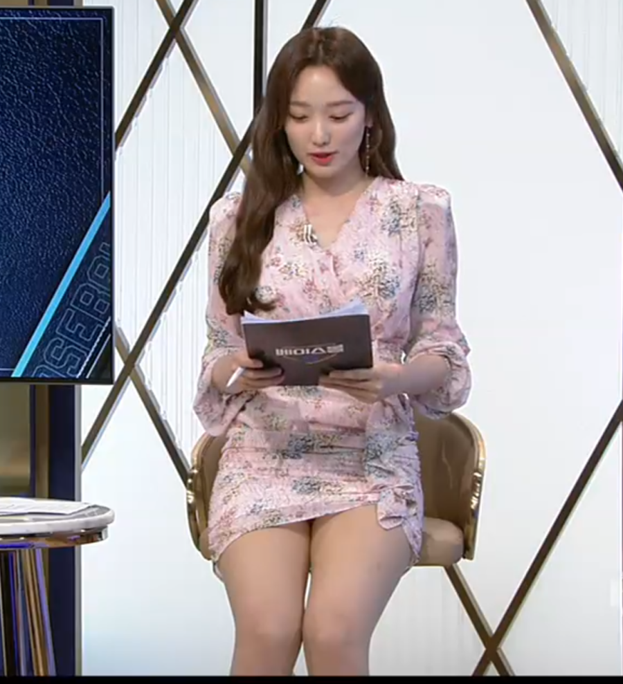 韓国の女子アナウンサー、純白パンティー丸見えエロすぎてヤバい : アイドル・女子アナ画像☆吟じます