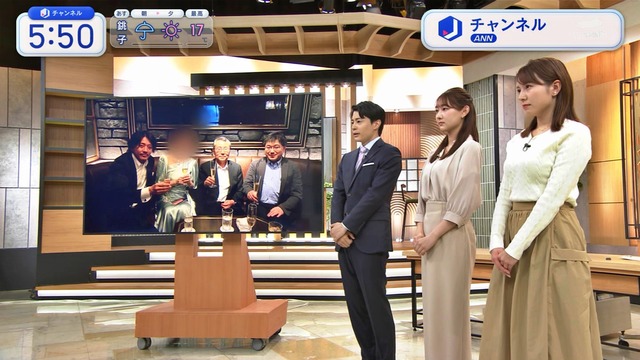 三山賀子アナ、ニットワンピおっぱいデカ過ぎだろ！膨らみムギュっと