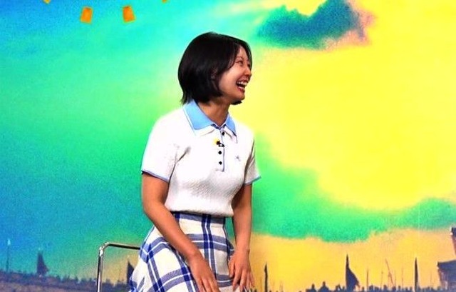高崎春アナ、ニットおっぱいジャストサイズで楽しそうな下乳エッチ