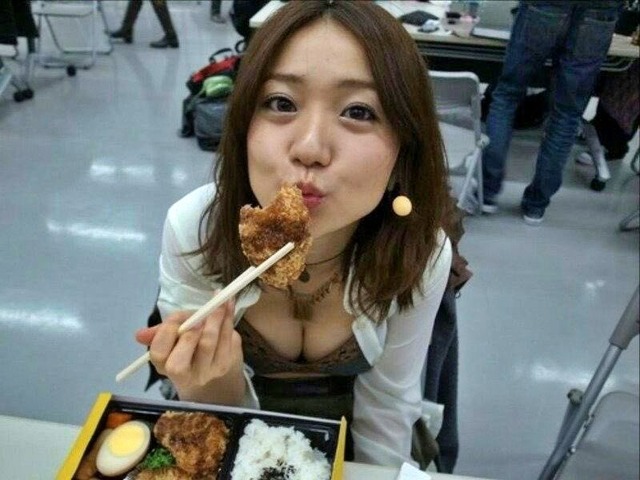 元AKB48大島優子さん、おっぱい強調衣装wヌーブラだ