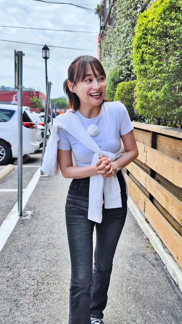 影山優佳、またパツパツの透け白Tシャツを着ておっぱいを強調する