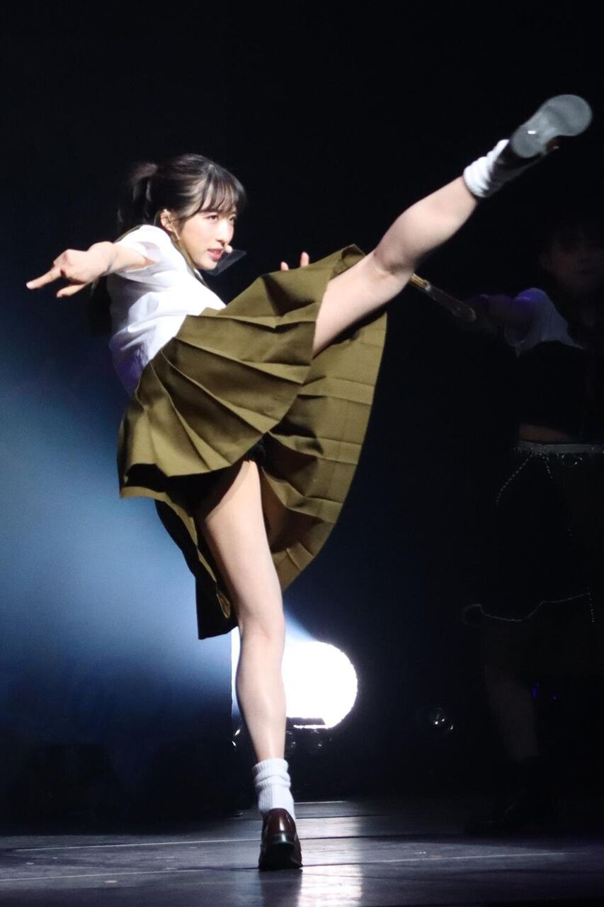 Akb48小栗有以 スカートの中を激写されてパンツ丸見え股間 アイドル 女子アナ画像 吟じます