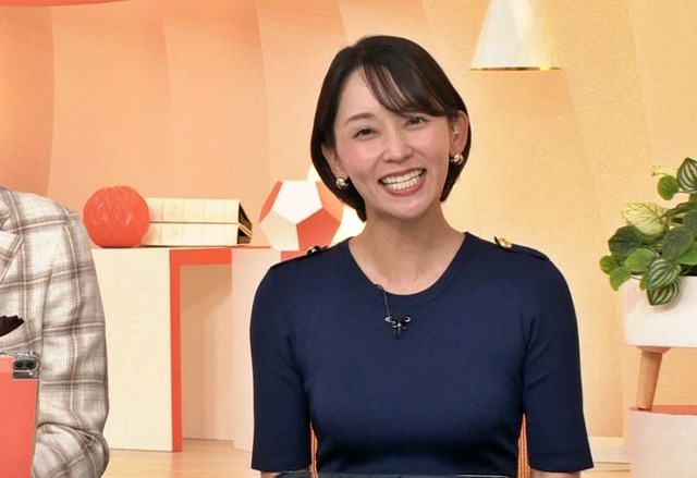 出水麻衣アナ、タイトワンピース横乳ロケットおっぱいの膨らみ最高!